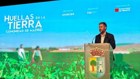El consejero García Martín ha asistido hoy en Valdemorillo a la  primera entrega del documental  - Foto Comunidad de Madrid