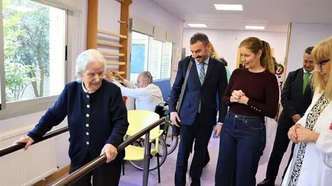 La consejera Ana Dávila destaca la labor de la AMAPAD durante su visita a las residencias de Torremocha de Jarama y Torrelaguna