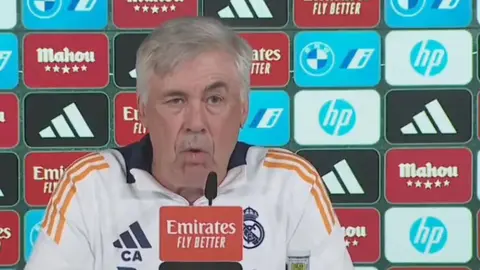 Ancelotti  durante una rueda de prensa 