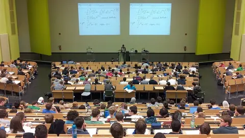 Conferencia en universidad - Nikolay Georgiev/Pixabay