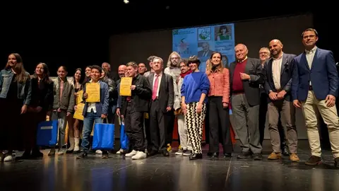 Premiados y participantes en el acto
