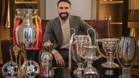Dani Carvajal con trofeos - Foto redes sociales Dani Carvajal