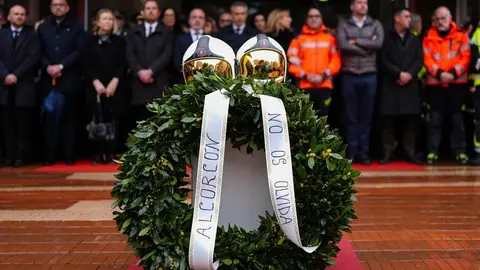 La Comunidad de Madrid, en memoria por los dos bomberos  fallecidos en Alcorcón - Foto Comunidad de Madrid