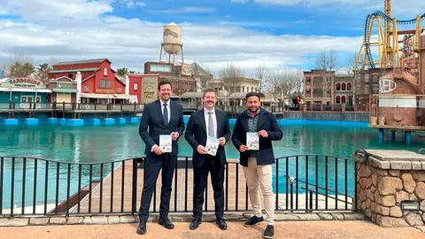 El consejero De Paco Serrano en el Parque Warner en San  Martín de la Vega - Foto Comunidad de Madrid