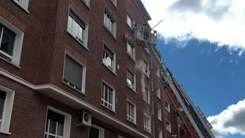 Desprendimiento de fachada en un edificio de Chamartín sin heridos - Emergencias Madrid