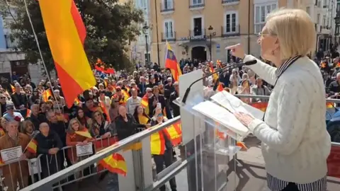 Ciudadanos se movilizan en Burgos para exigir la dimisión del presidente del Gobierno y la convocatoria de elecciones