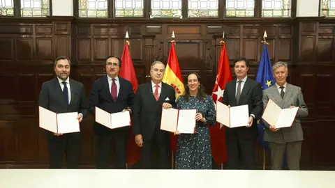 Firma del convenio entre el Ayuntamiento de Madrid, la Asociación por el Arbitraje Internacional en Madrid y el Club Español e Iberoamericano del Arbitraje - Foto Ayuntamiento Madrid