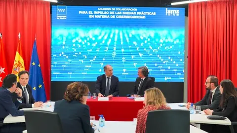 Firma acuerdo con la Asociación Española para el Fomento de la Seguridad de la  Información (ISMS Forum) - Foto Comunidad de Madrid