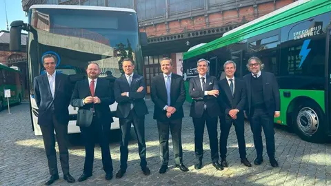 El consejero Rodrigo ha clausurado hoy el acto de presentación de  los nuevos vehículos no contaminantes - Foto Comunidad de Madrid