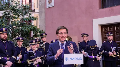 Madrid rinde homenaje a la tradición: el Ayuntamiento dedica una plazuela a Jesús el Pobre en el distrito Centro