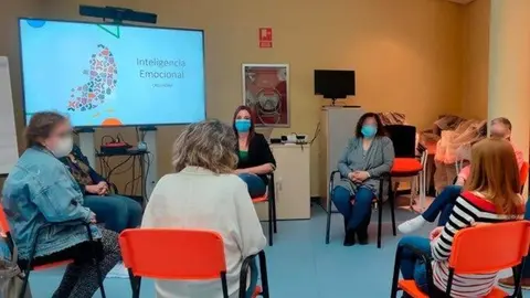 Imagen de archivo del desarrollo de una actividad grupal en un CAD de Madrid Salud