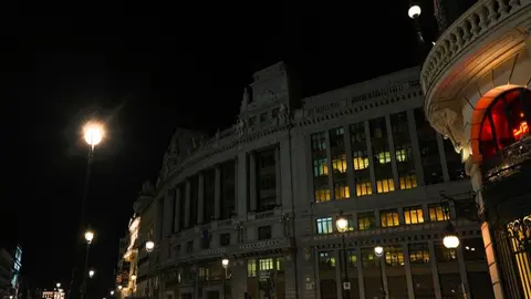 La sede de la Consejería de Medio Ambiente interrumpe su alumbrado para reivindicar la continuidad de la central nuclear de Almaraz - Foto Comunidad de Madrid