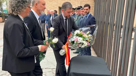 El consejero García Martín durante el homenaje a las  víctimas del atentado terrorista en el restaurante  El Descanso - Foto Comunidad de Madrid