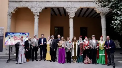 Madrid anima a confeccionar trajes de chulapo y chulapa para celebrar San Isidro 2025