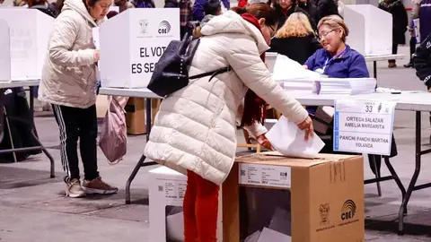 Más de 189.000 ecuatorianos en España podrán votar en la segunda vuelta de las elecciones presidenciales de Ecuador este domingo