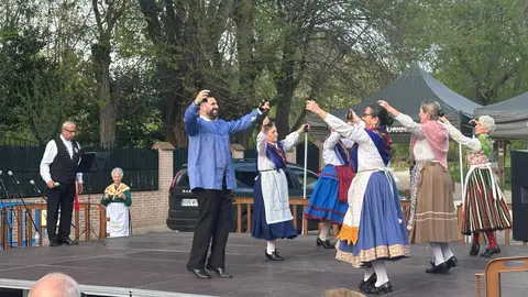 Cientos de alcalaínos disfrutan de la Fiesta del Hornazo Alcalaíno