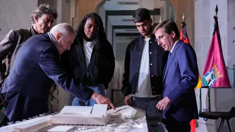 Almeida, durante la presentación de la ampliación de la Caja Mágica - Foto Ayuntamiento de Madrid