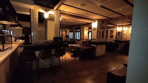 A subasta pública el mobiliario del histórico bar-restaurante del Ateneo de Madrid
