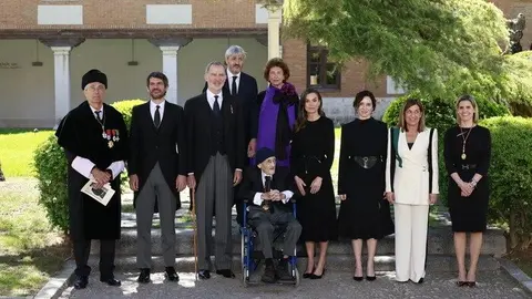 Alcalá de Henares celebra su día grande con la entrega del Premio Cervantes a Álvaro Pombo