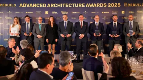 El consejero Rodrigo recogió el galardón de Rebuild 2025 - Foto Comunidad de Madrid