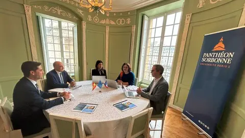 El consejero Viciana, durante su encuentro en la capital francesa - Foto Comunidad de Madrid