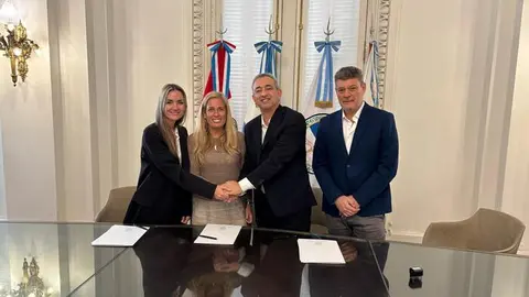 Rocío Albert firma memorando entendimiento Santa Fe y Rosario 1
