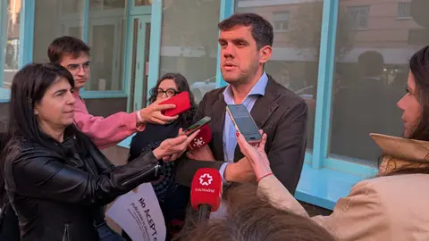 La FRAVM denuncia un repunte de publicidad de prostitución en barrios de Madrid y pide que se investigue como delito de odio