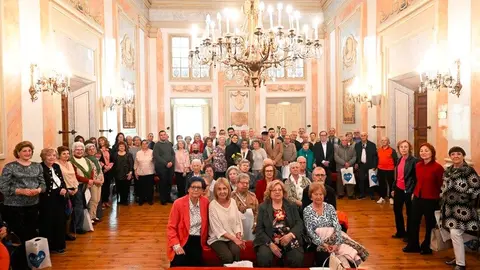 Homenaje a los 75 profesores voluntarios de los Centros de Mayores de la ciudad - Foto Ayuntamiento Alcalá de Henares