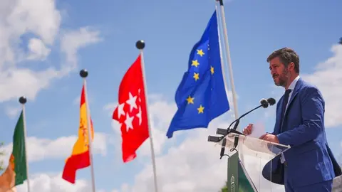 Miguel Ángel  García Martín, durante el acto de izado de bandera por el Día de Europa - Comunidad de Madrid
