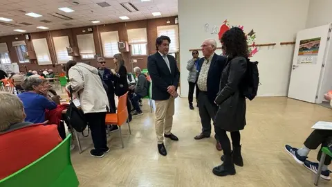El concejal del distrito, David Pérez, en el Centro de Mayores Nuestra Señora de la Merced - Foto Ayuntamiento de Madrid
