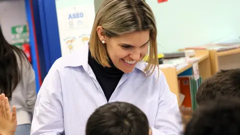 La alcaldesa Judith Piquet visita el CEIP Cardenal Cisneros - Ayuntamiento de Alcalá de Henares