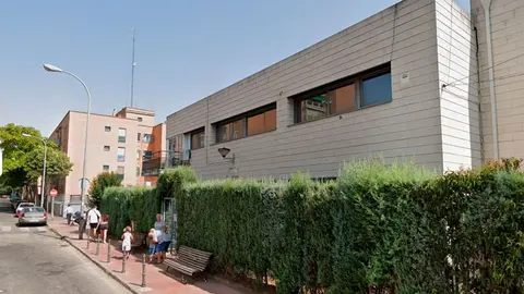 Alcalá de Henares abre el plazo para adjudicar la gestión de las peluquerías de tres Centros de Mayores del municipio