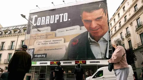 Pancarta de HO ante el Congreso | Hazte Oír/Flickr