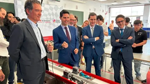 El consejero Viciana ha asistido a la prueba en la Universidad  Politécnica de Madrid - Foto Comunidad de Madrid