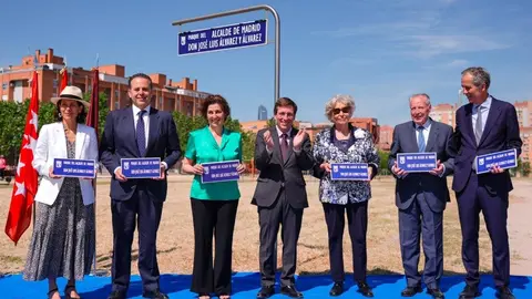 Acto de descubrimiento de la placa que da nombre al parque Alcalde de Madrid José Luis Álvarez y Álvarez - Foto Ayuntamiento de Madrid