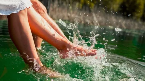 Piscinas naturales y playas naturales Madrid - Freepik