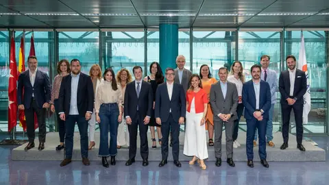 Foto de familia de los integrantes de la Mesa de Expertos del Turismo de Madrid