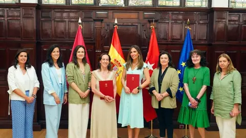 Firma del acuerdo entre el Ayuntamiento de Madrid y Conviventia para difundir la mediación - Foto Ayuntamiento Madrid