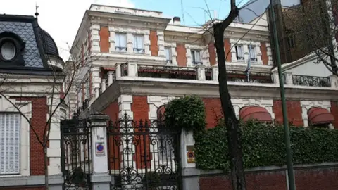Fachada de la Embajada de Argentina en España