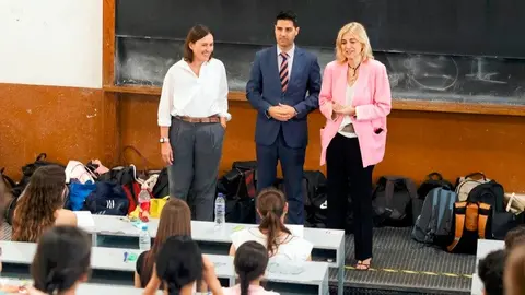 Emilio Viciana, en su visita a la Escuela Técnica Superior de  Ingenieros de Caminos, Canales y Puertos, en la Politécnica de Madrid - Foto Comunidad de Madrid