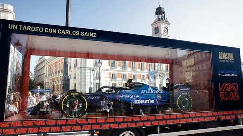 El monoplaza Williams FW45 de Carlos Sainz en la Puerta del Sol. Foto: Comunidad de Madrid.