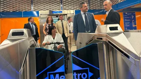 El consejero Rodrigo, la estación de Metro de Begoña (Línea 10) - Foto Comunidad de Madrid