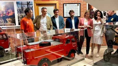 El consejero Novillo, en el Parque de Bomberos de Alcalá de Henares - Foto Comunidad de Madrid