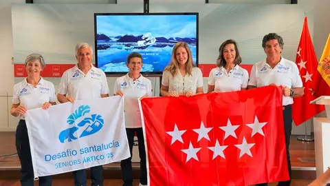 La consejera Dávila, junto con los cinco aventureros en el II Desafío SantaLucía Seniors - Foto Comunidad de Madrid