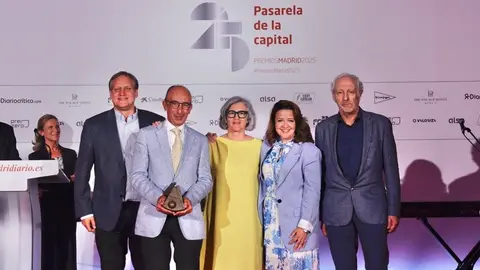 La consejera Matute ha entregado el Premio Madrid al Hospital Gregorio Marañón, concedido por el grupo Madridiario - Foto Comunidad de Madrid