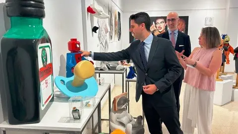 El consejero de Educación, Ciencia y Universidades ha visitado hoy la Escuela de Arte La Palma - Foto Comunidad de Madrid