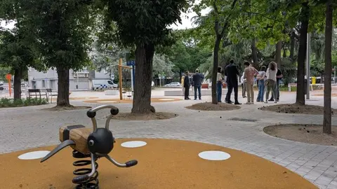 San Pol de Mar estrena una plaza más accesible y verde tras una reforma impulsada por los vecinos