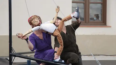 De izquierda a derecha: Cuatro paredes y un techo en el parque de Pradolongo, Domte en el Centro Cultural Galileo y Madrid desde la calle en el CC Príncipe de Asturias