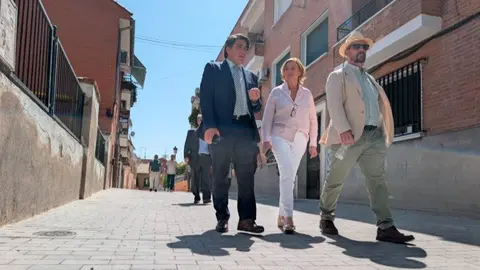 Visita a las obras de peatonalización del casco histórico del distrito - Foto Ayuntamiento de Madrid