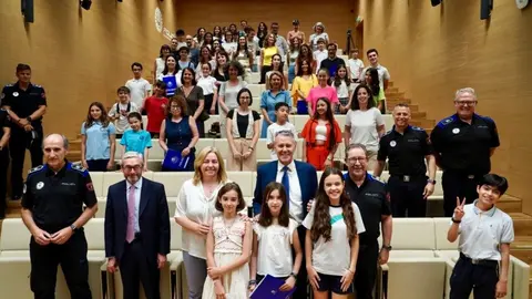 Acto de entrega de certificaciones como 'zonas libres de acoso' a 20 centros escolares que participan en un programa de Policía Municipal - Foto Ayuntamiento de Madrid
